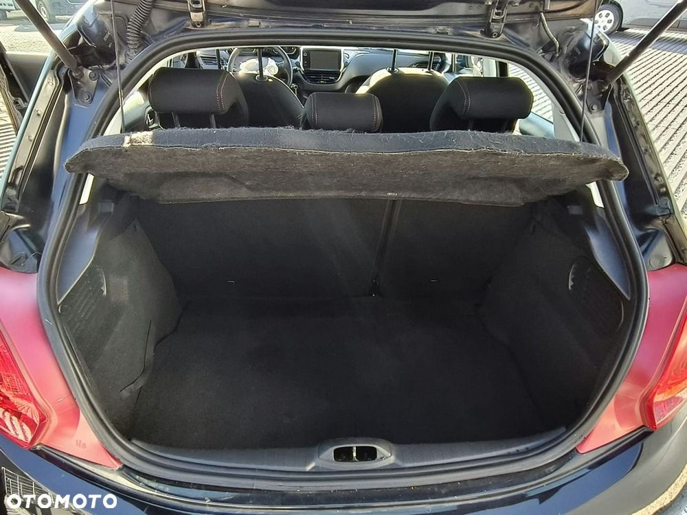 Peugeot 208 - 19