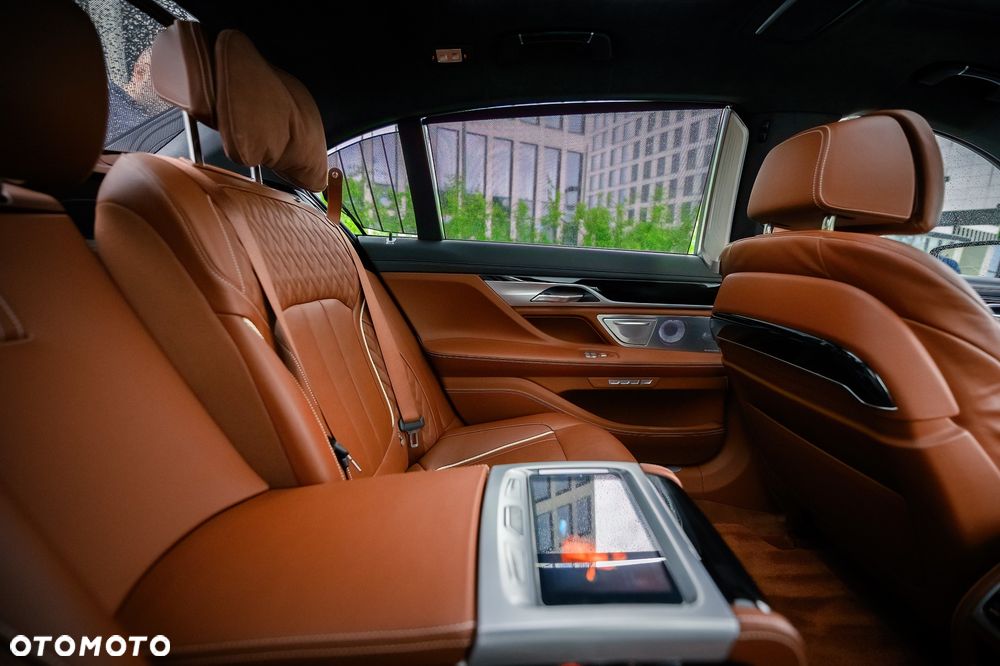 BMW Seria 7 750i - 22