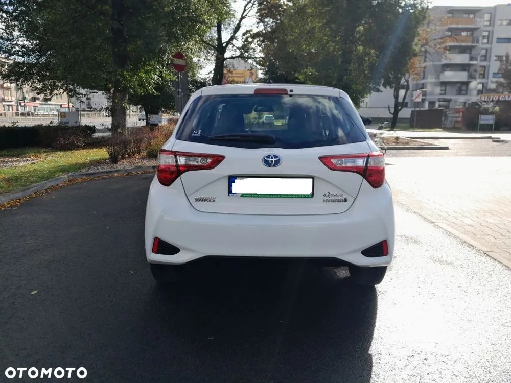 Toyota Yaris Hybrid 100 Active - 22