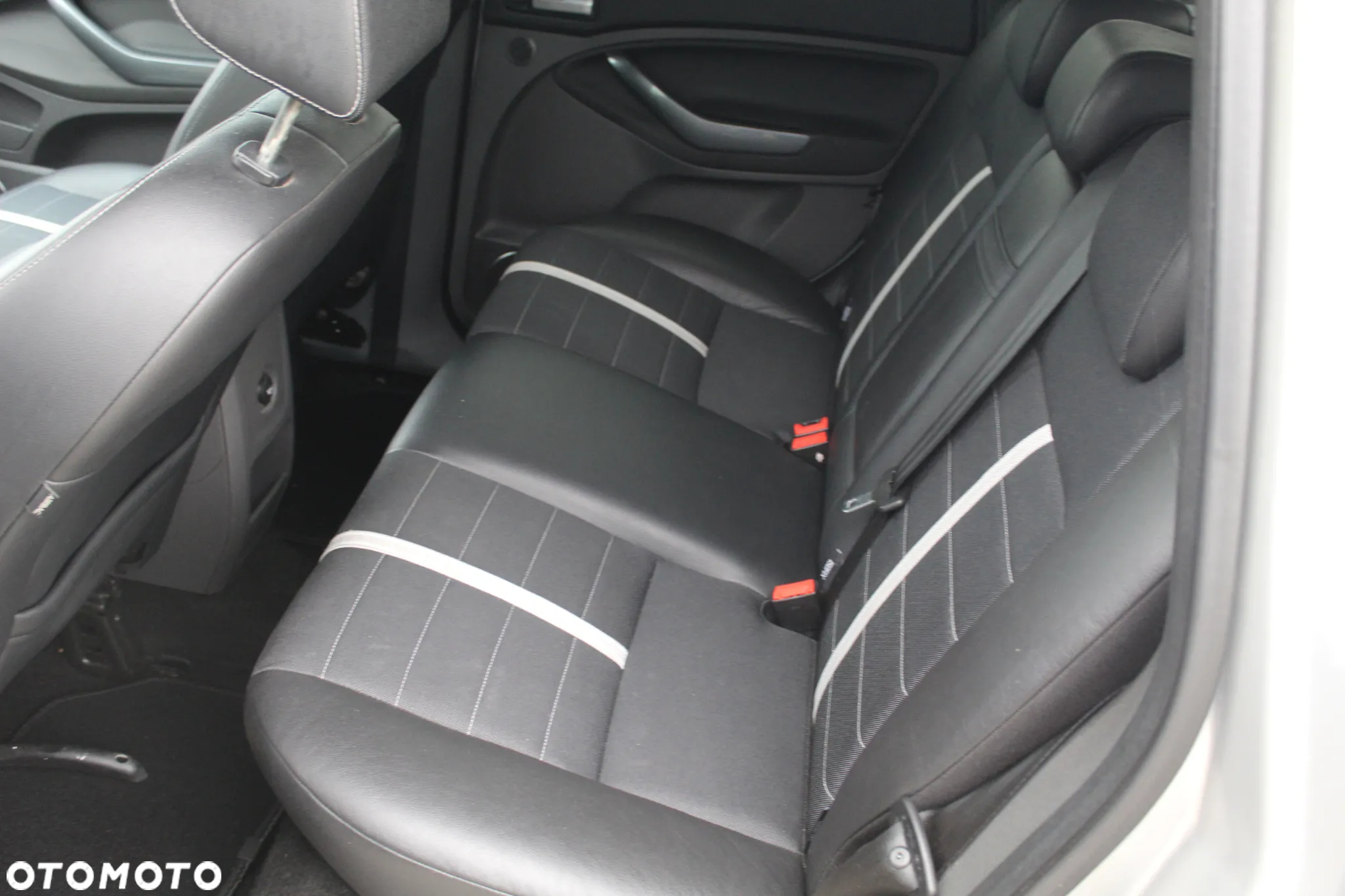 Ford Kuga 2.0 TDCi 2x4 Titanium - 10