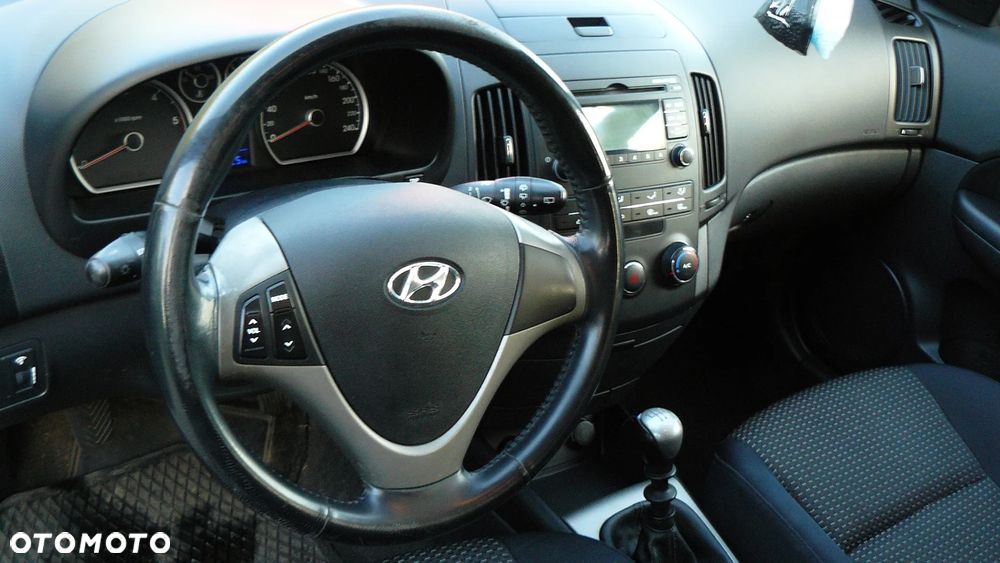 Hyundai i30 1.6 CRDi Classic + - 11
