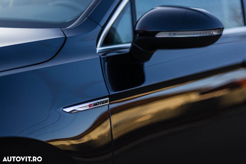 Volkswagen Passat Variant 2.0 TDI DSG 4Motion Highline - 22