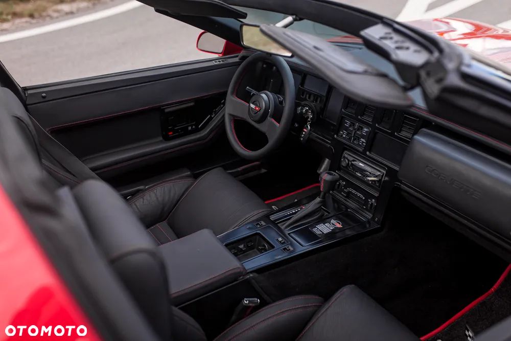 Chevrolet Corvette - 17