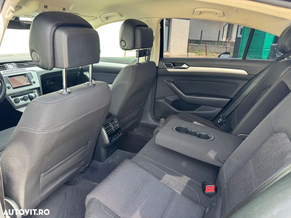 Volkswagen Passat - 11