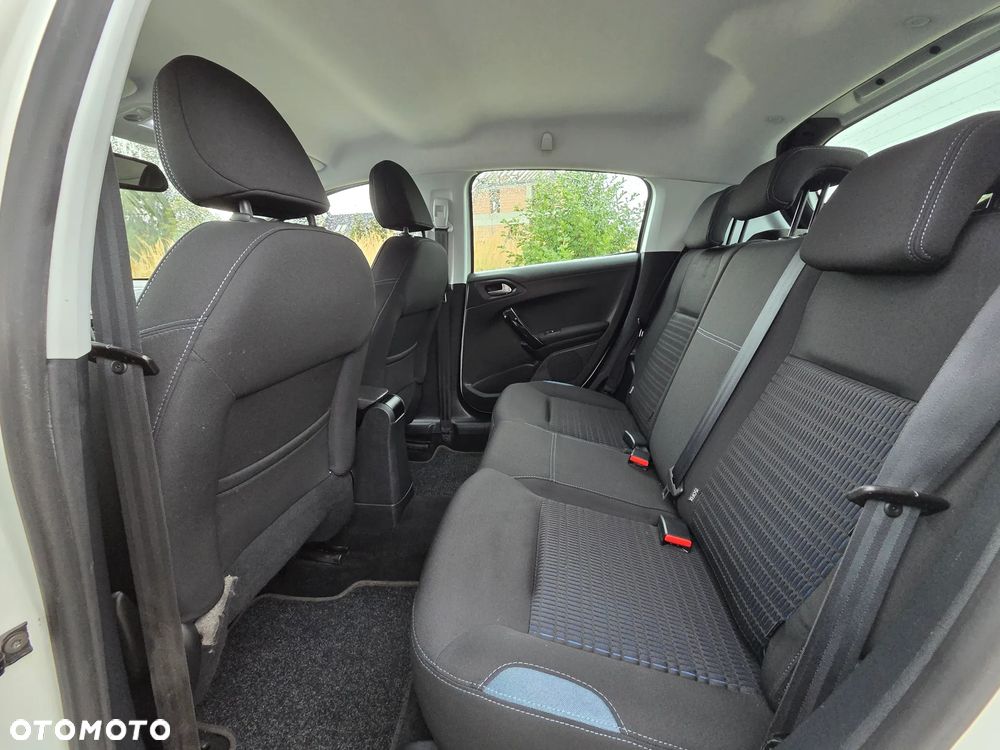 Peugeot 208 1.2 PureTech Allure - 21