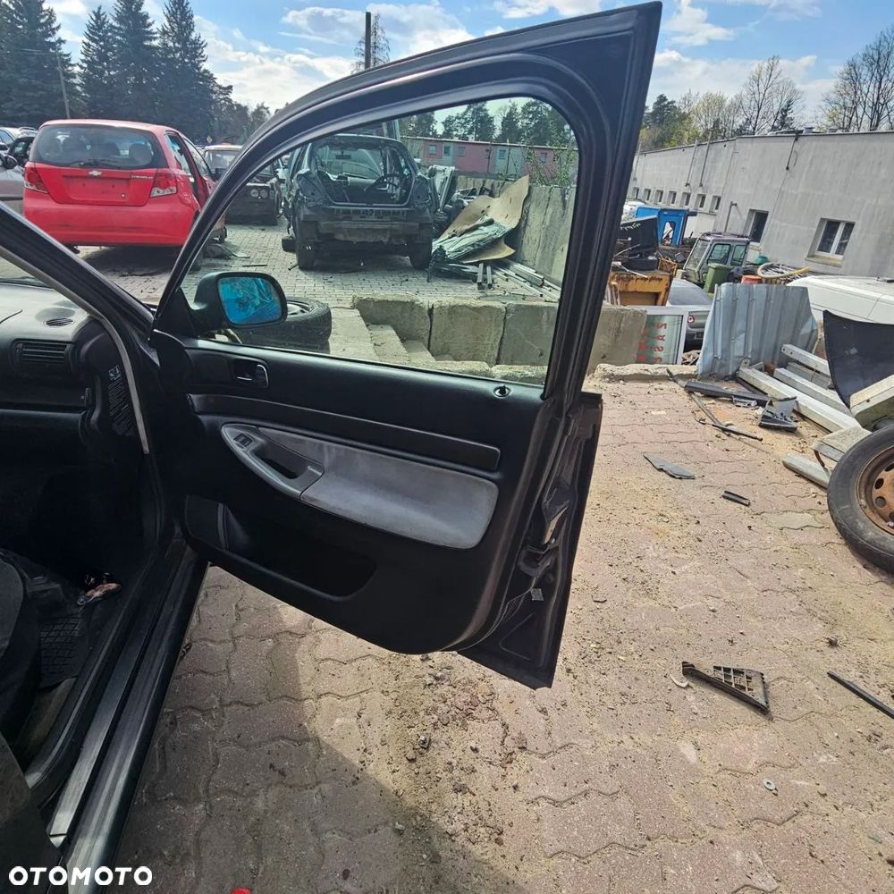 Audi A4 (sedan) 1996r 1,8 B 92 kW/ (kod lak: LY5L) - 3