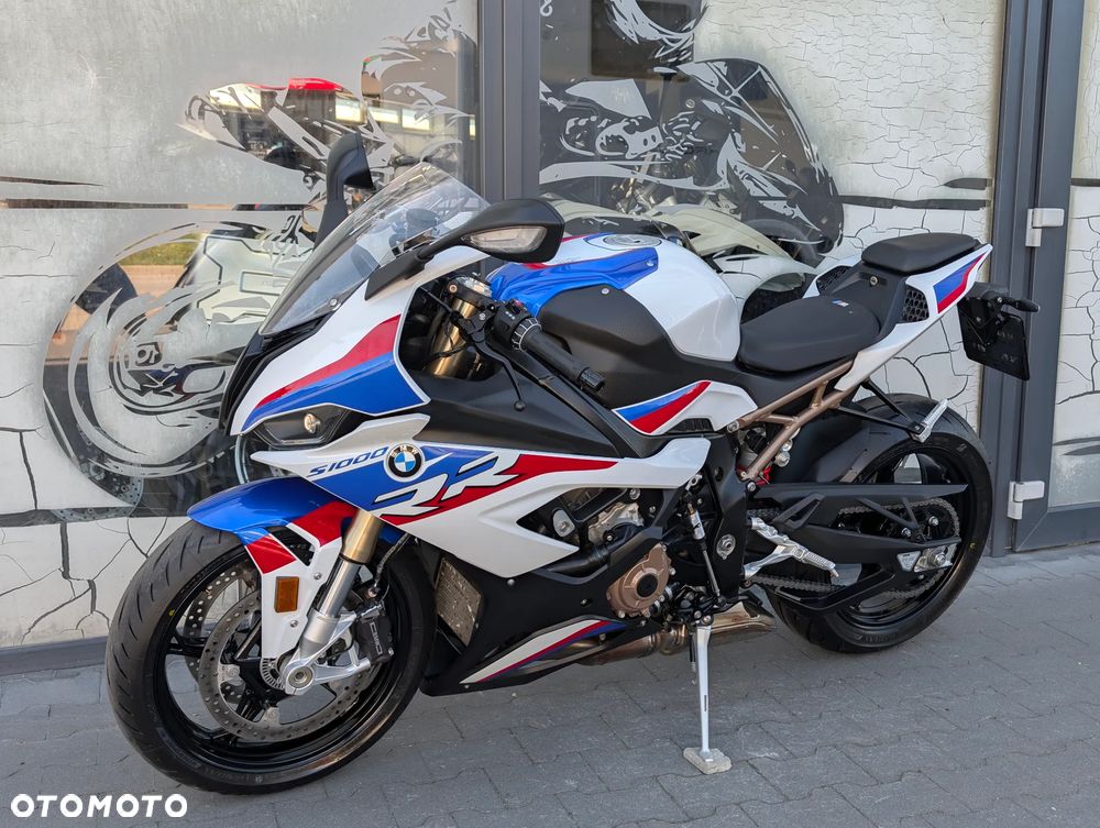 BMW S - 9