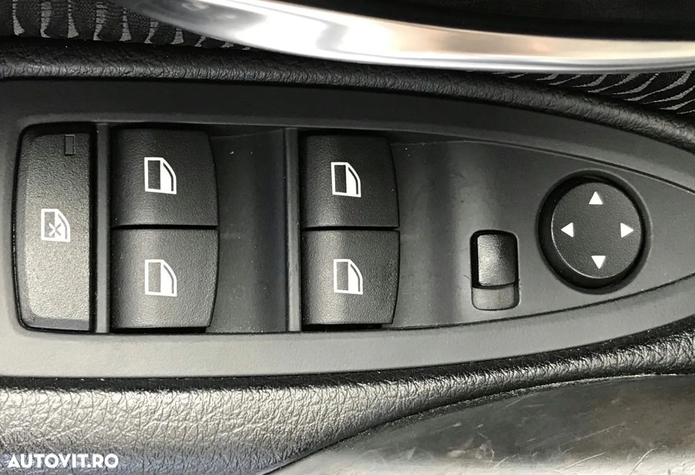 BMW Seria 3 320i Aut. - 24
