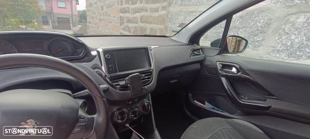 Peugeot 208 - 4
