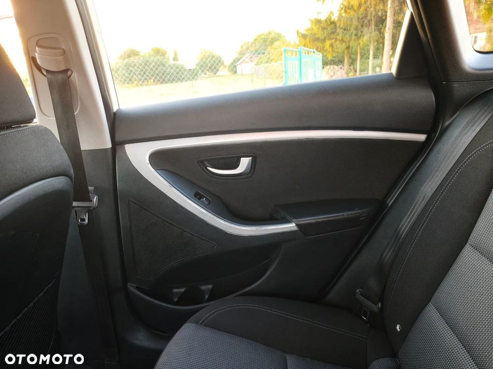 Hyundai i30 1.6 Comfort - 14
