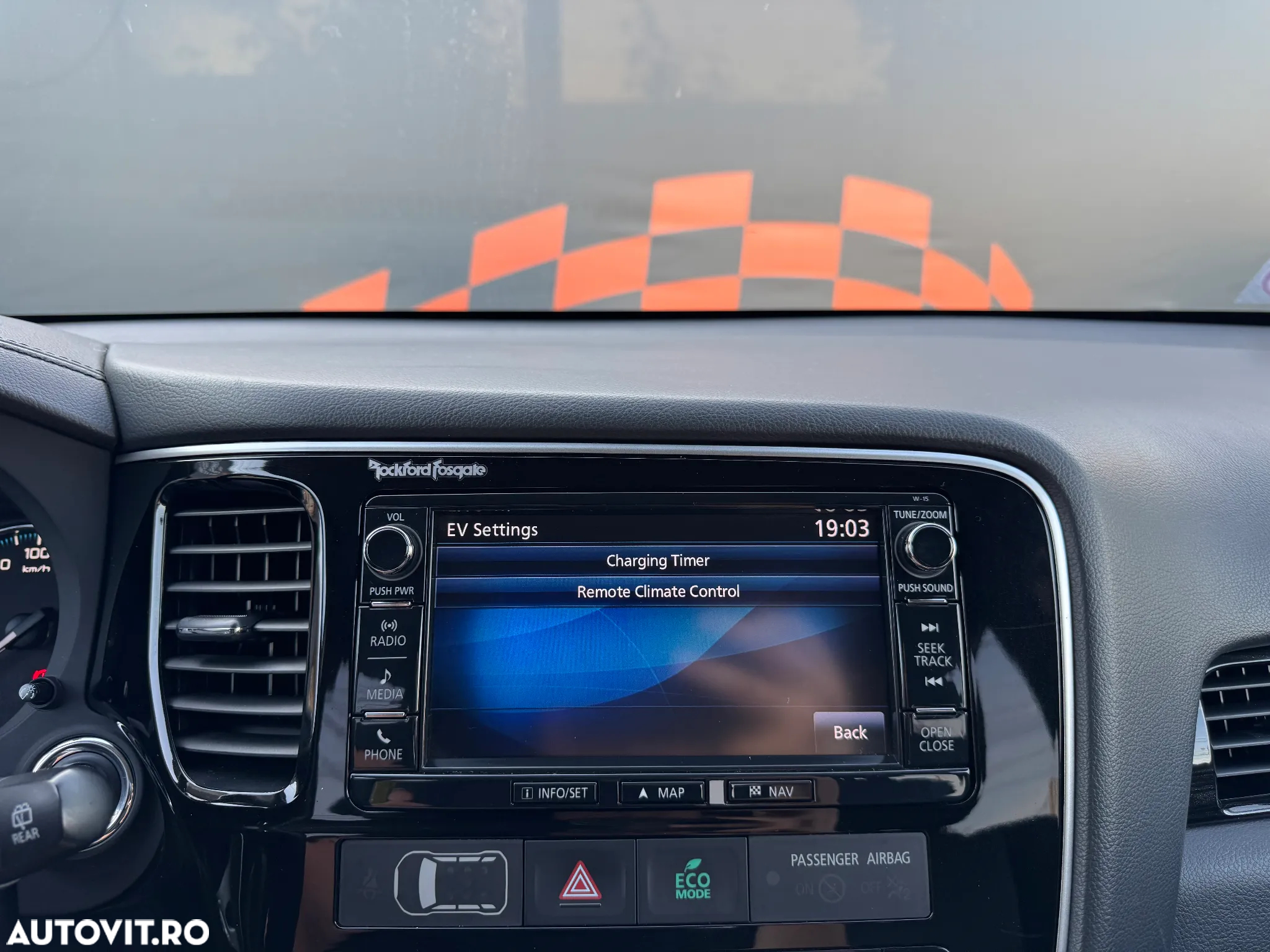 Mitsubishi Outlander 2.0 4WD Plug-In Hybrid - 24