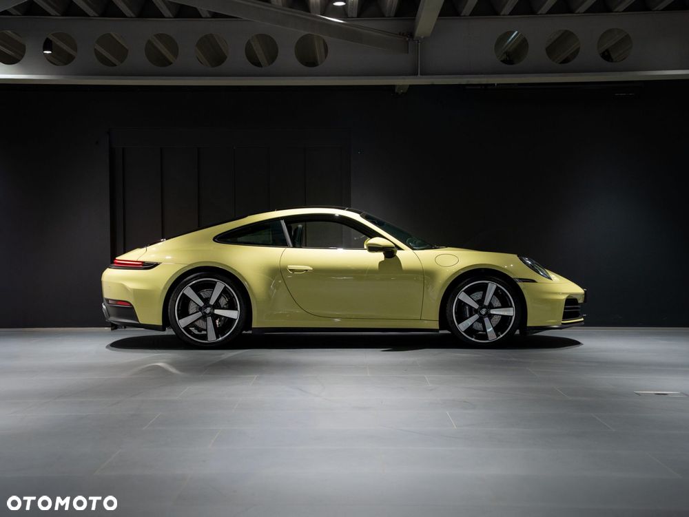 Porsche 911 Carrera - 6