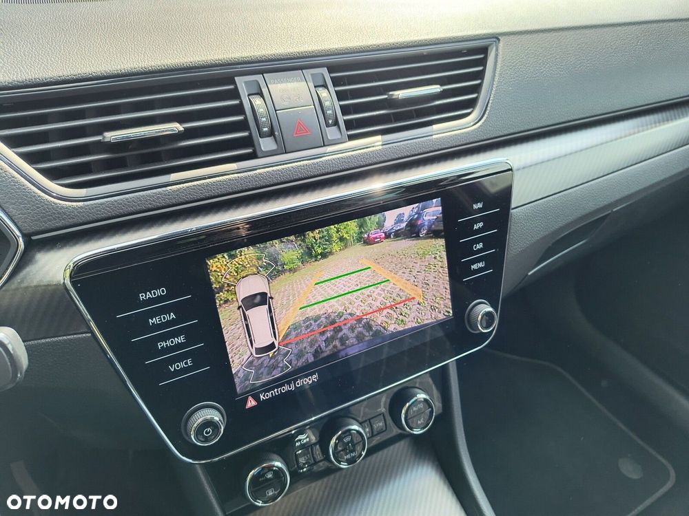 Skoda Superb 2.0 TDI SCR Sportline DSG - 23