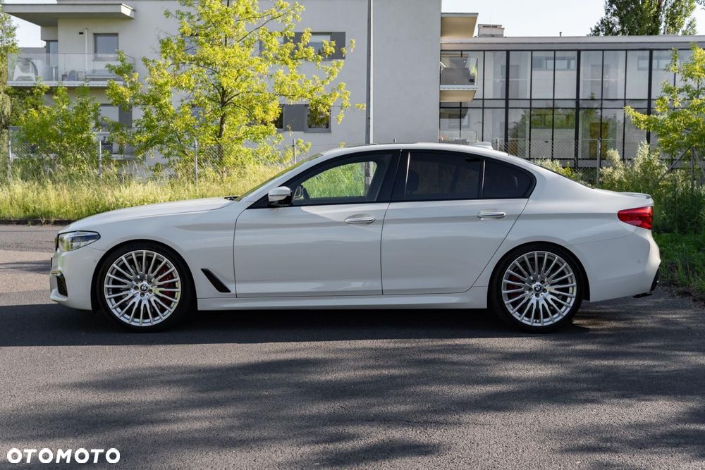 BMW Seria 5 M550i xDrive sport - 9