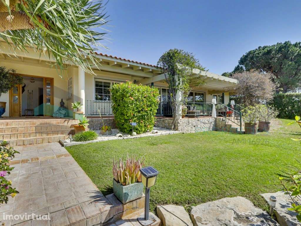 Moradia V5 de excelência com jardim amplo, piscina e ambiente privado - Grande imagem: 2/55