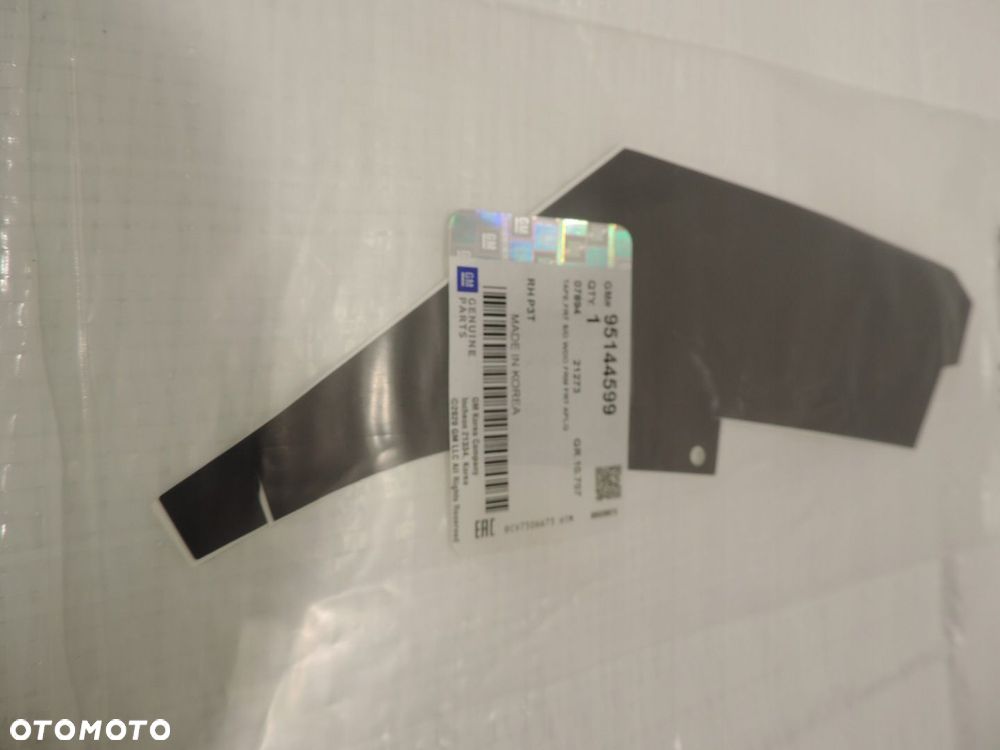 Opel Mokka Wypraska naklejka ramy okna prawa nowa 95144599