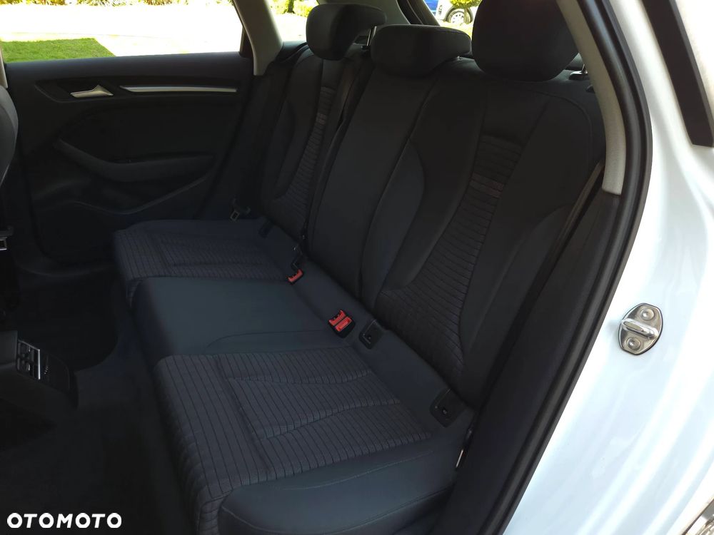 Audi A3 Sportback 2.0 TDI Ambiente - 34