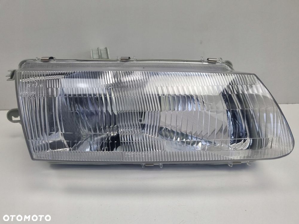 LAMPA PRAWA Mazda 323 BA SEDAN 95-98r PRZEDNIA PRAWY PRZÓD nowa TYO 20-3115 - 2