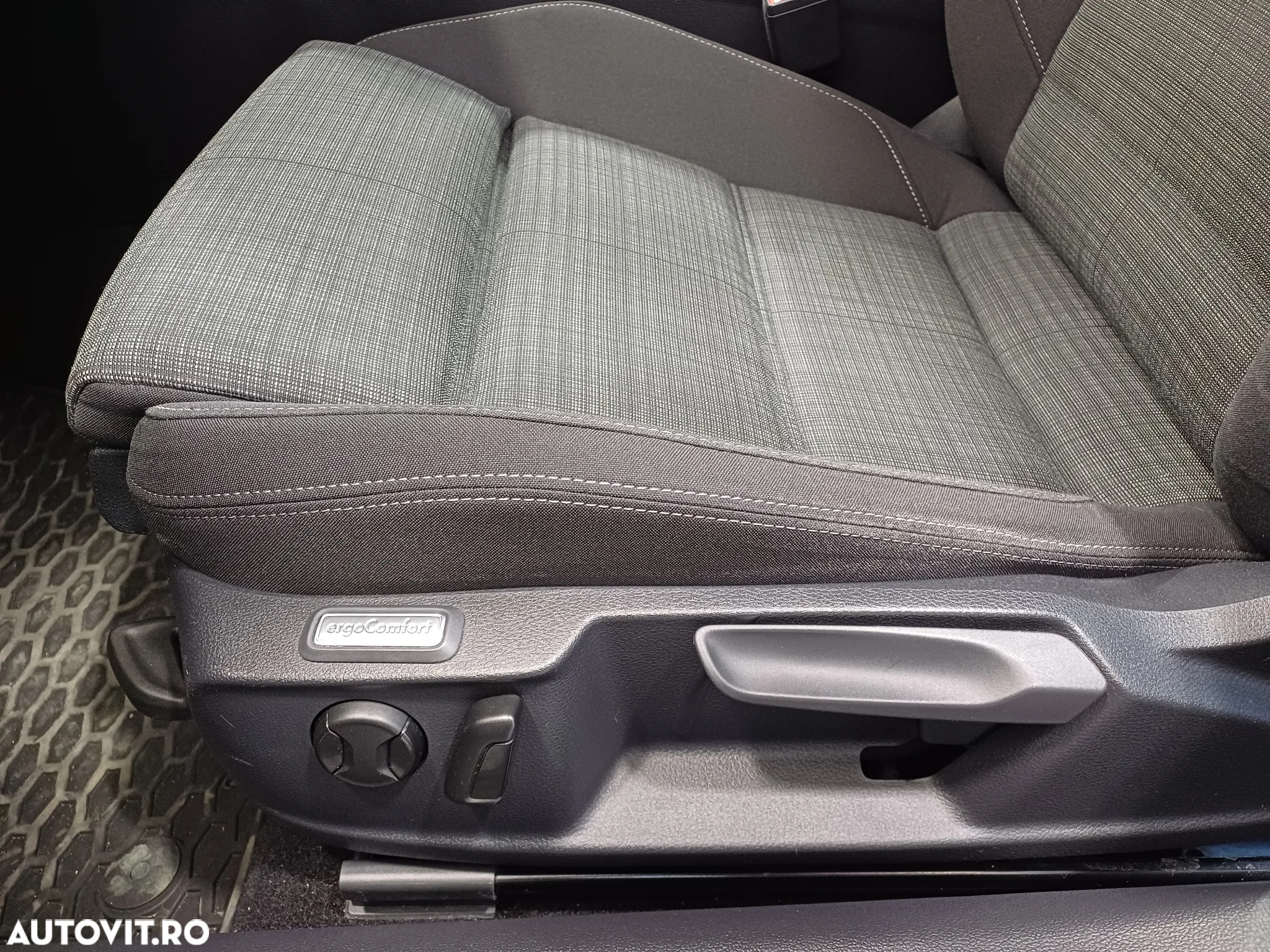 Volkswagen Passat 2.0 TDI DSG Comfortline - 10