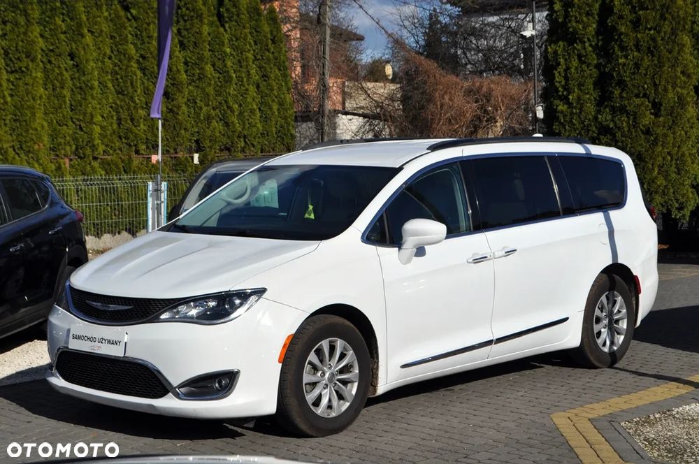 Chrysler Pacifica - 2