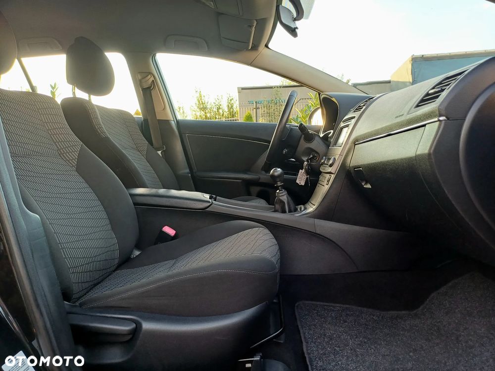 Toyota Avensis 1.8 Sol NAVI - 11