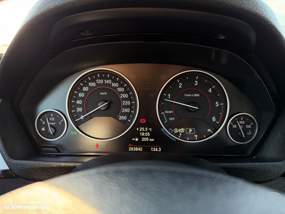 BMW 320 d Auto Line Sport - 25