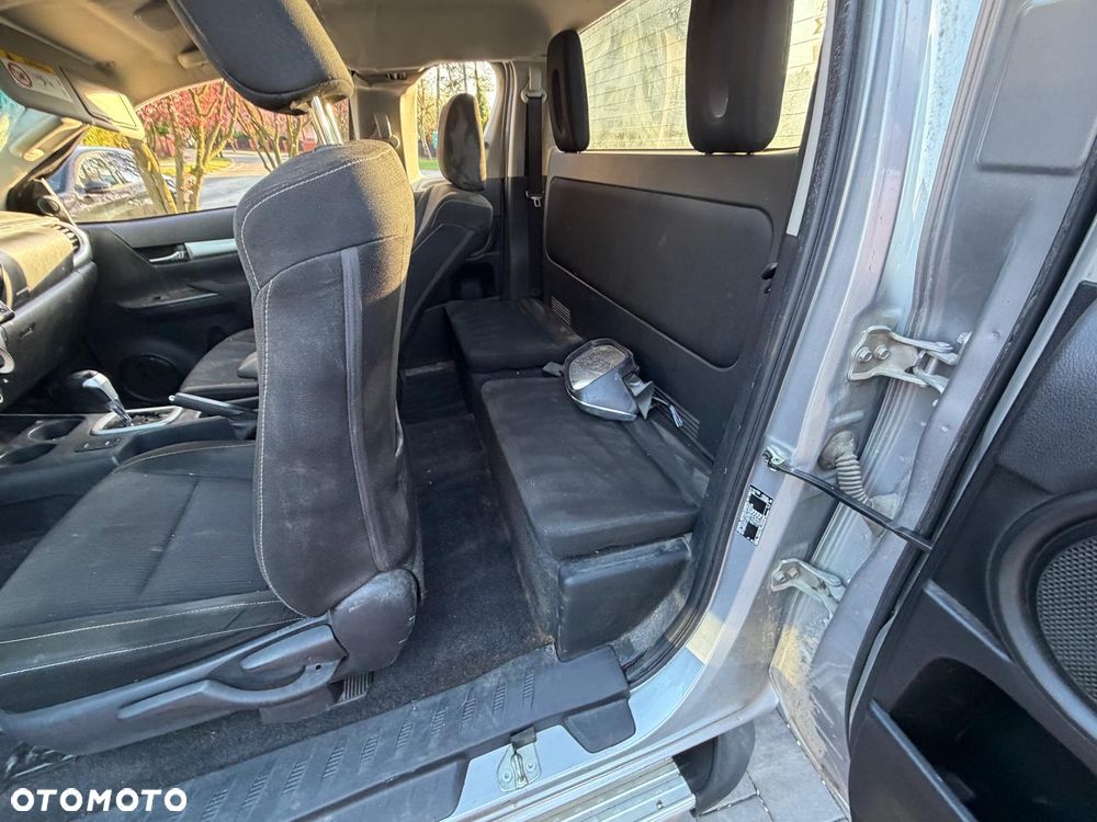 Toyota Hilux 4x4 Extra Cab Autm Executive - 12