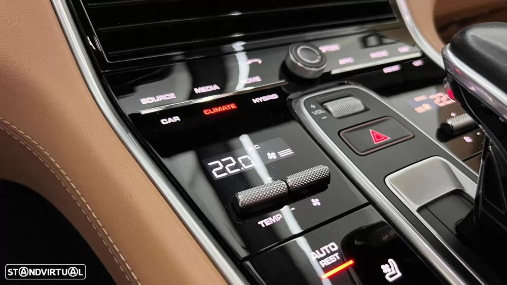 Porsche Panamera Sport Turismo 4 E-Hybrid Platinum Edition - 26
