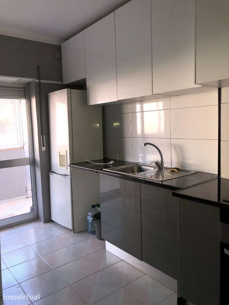 VENDO - T2 com terraço e acessibilidade em Leiria - Grande imagem: 2/14