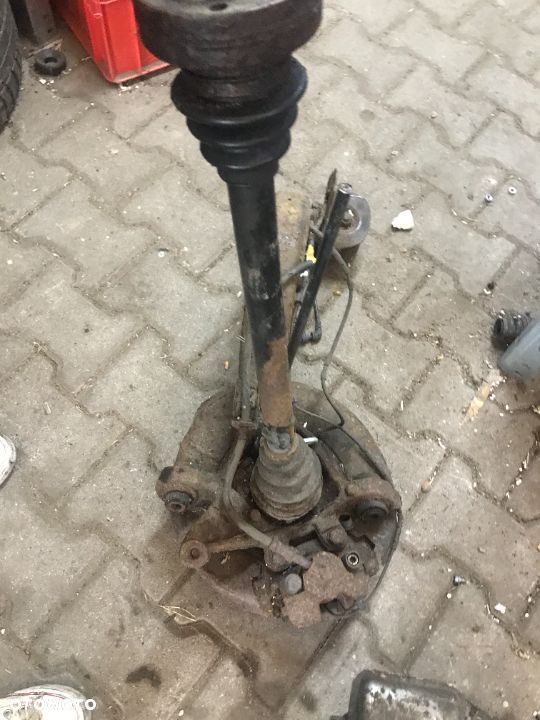 PÓŁOŚ PIASTA ZWROTNICA PRAWA BMW E46 1229494 - 2