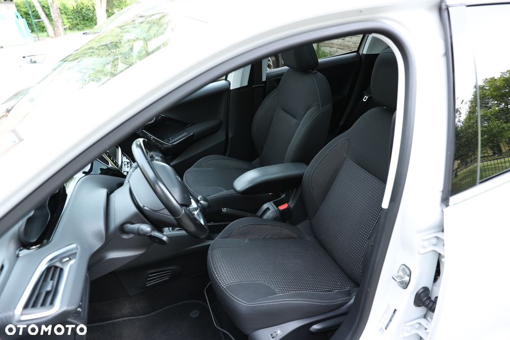 Peugeot 208 1.2 PureTech Allure S&S - 10