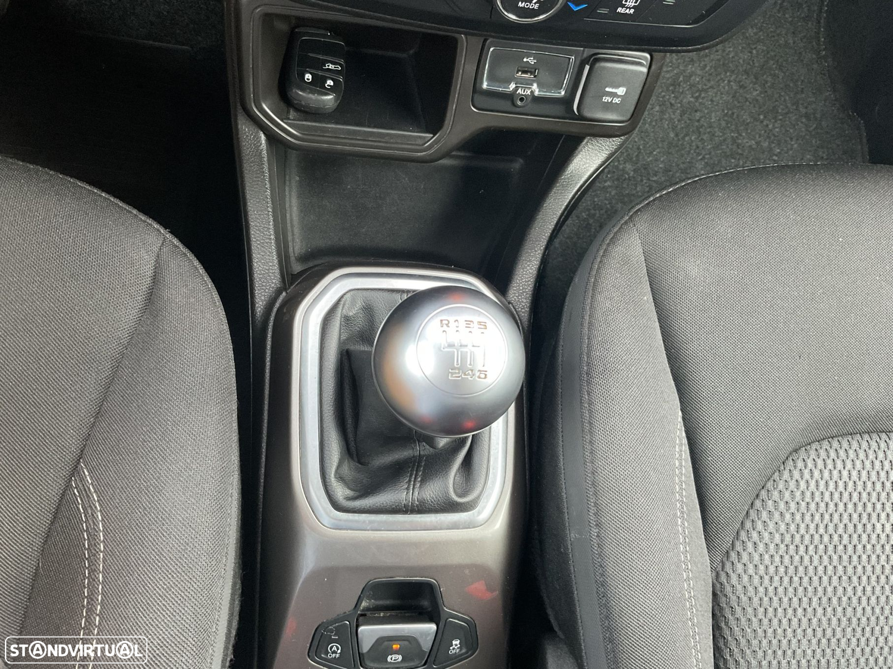 Jeep Renegade 1.0 T Limited - 28