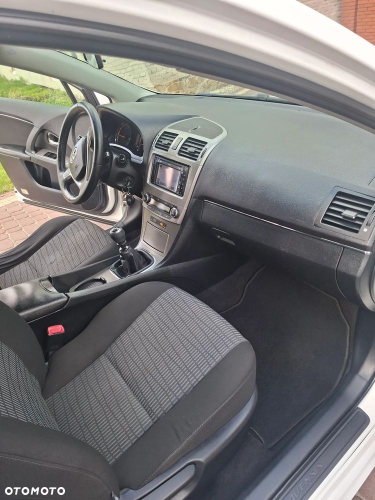 Toyota Avensis 1.8 Life - 10