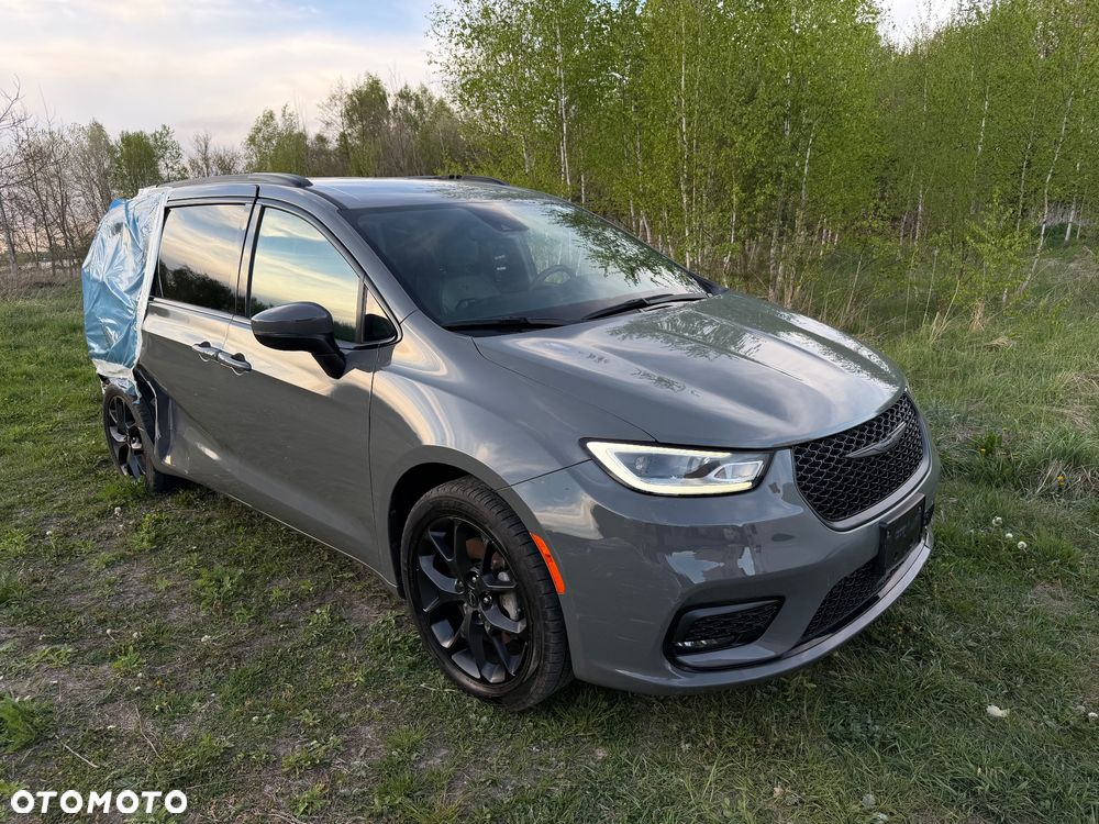 Chrysler Pacifica - 2