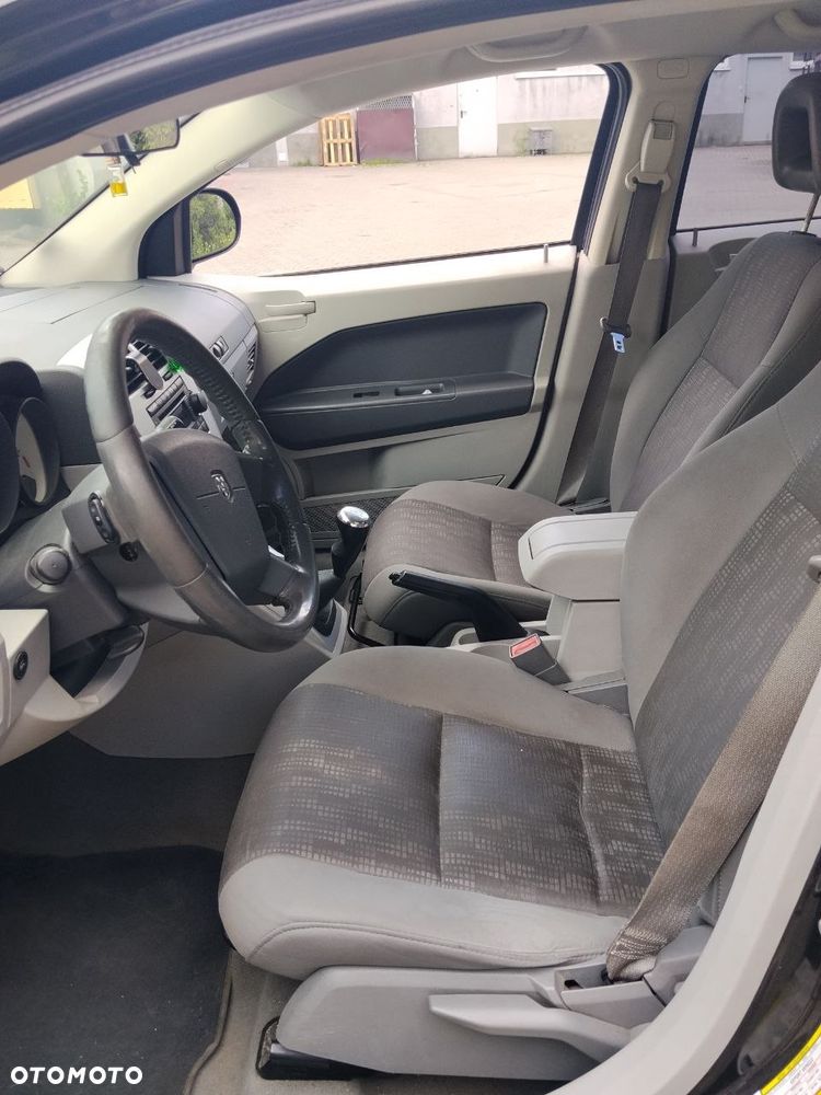 Dodge Caliber - 12