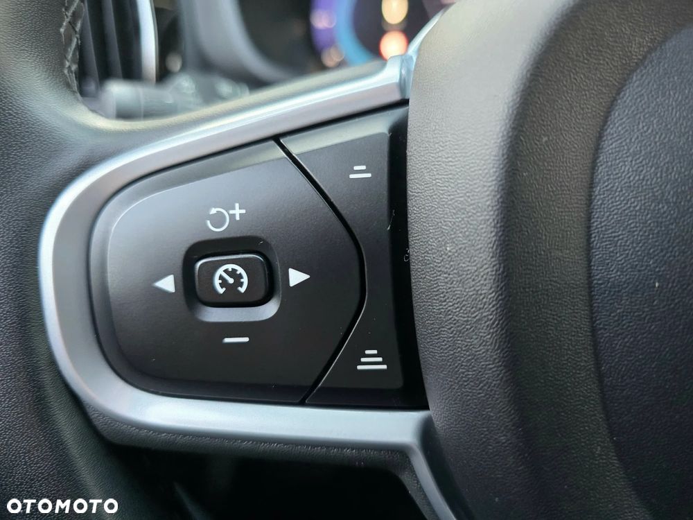 Volvo XC 60 D5 SCR AWD Momentum - 31