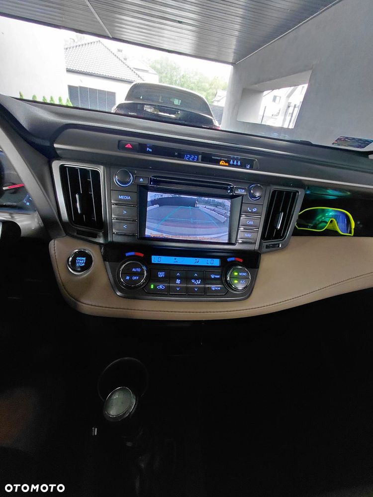 Toyota RAV4 2.0 D-4D Prestige - 11