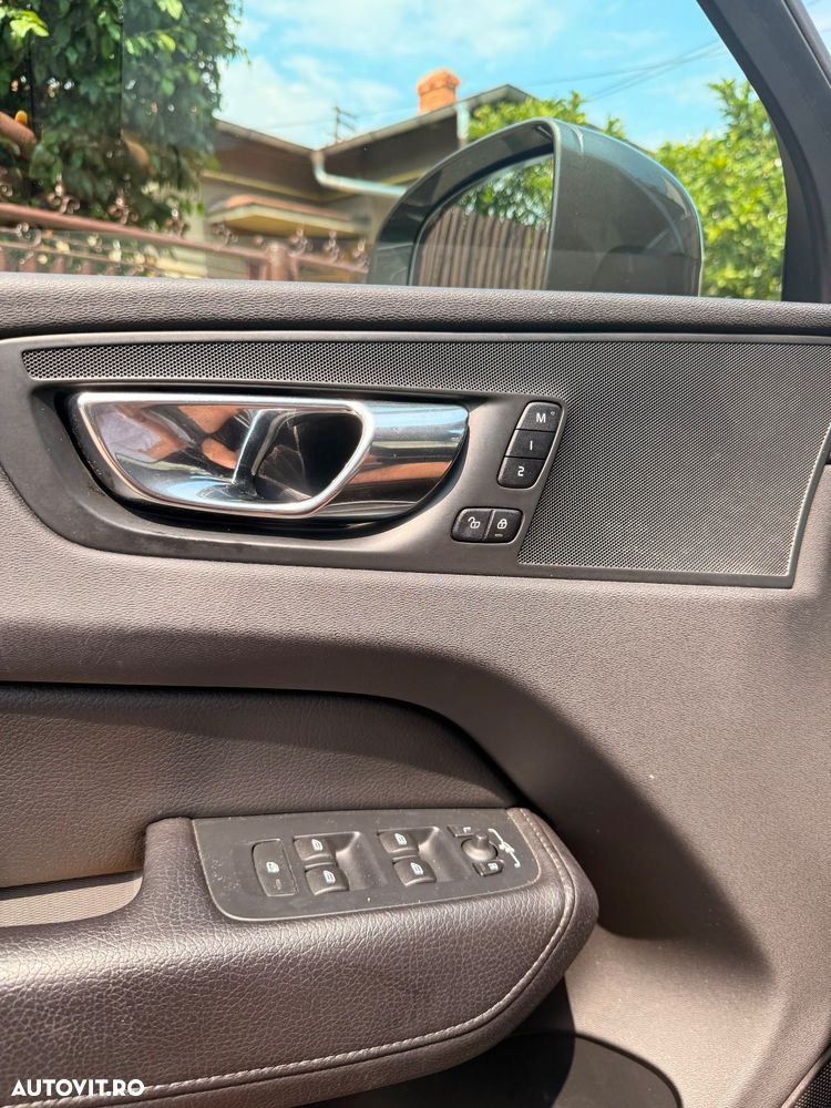 Volvo XC 60 D4 Momentum - 28