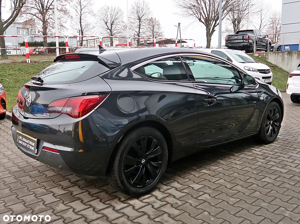 Opel Astra IV GTC 2.0 CDTI Sport - 4