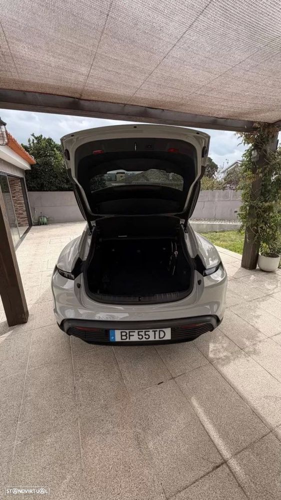 Porsche Taycan Cross Turismo 4 - 18