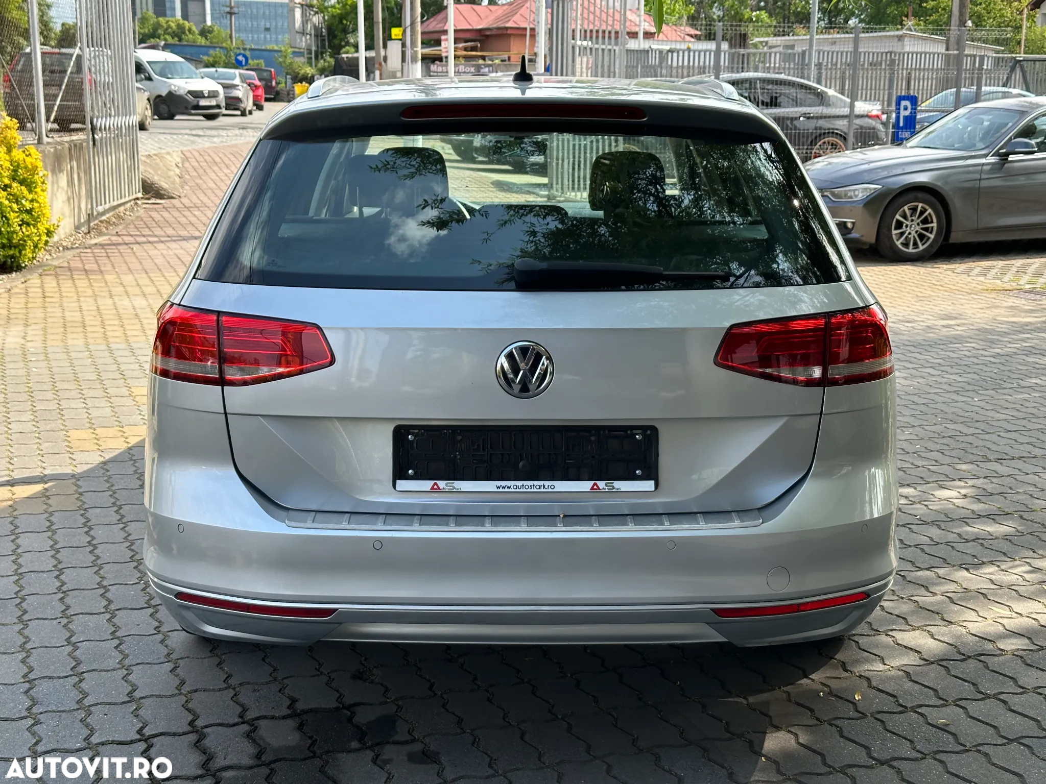 Volkswagen Passat Variant 1.6 TDI (BlueMotion Technology) DSG Comfortline - 13