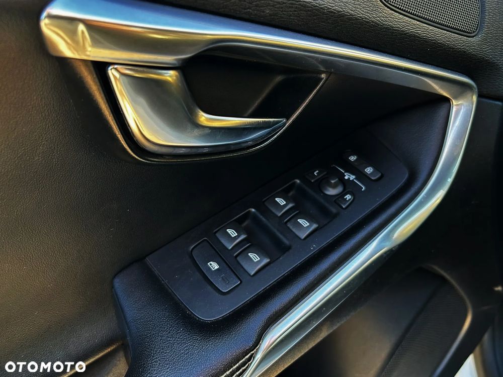 Volvo V40 D2 R Design - 33