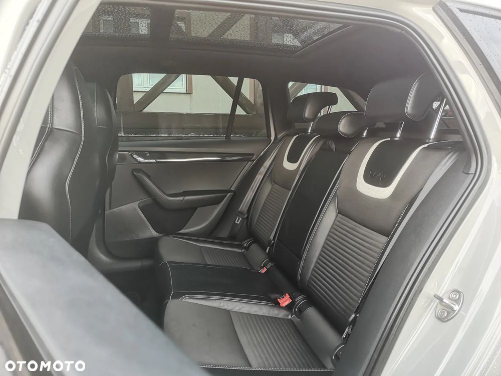 Skoda Octavia 2.0 TDI DSG RS - 12