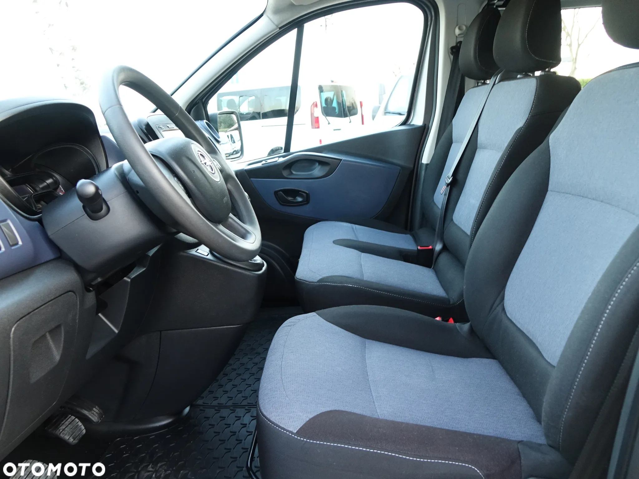Opel Vivaro 6-osobowy brygadówka L1H1 - 16