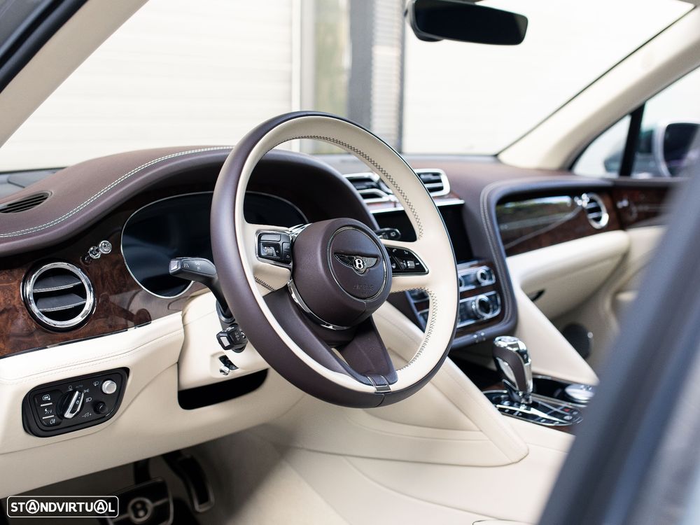Bentley Bentayga EWB V8 Azure - 32
