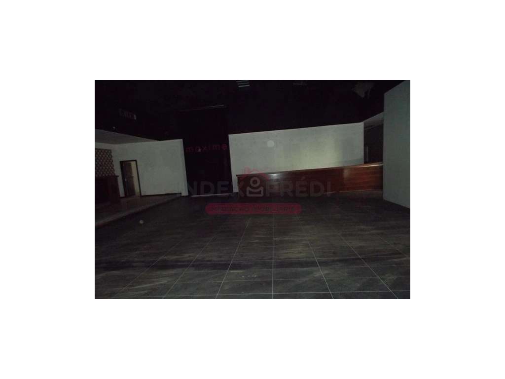 Prédio P/ comércio adequado a bar/discoteca - Aradas - Aveiro - Grande imagem: 4/11