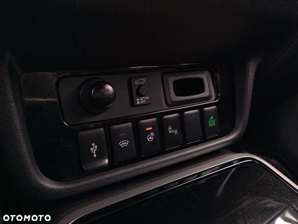 Mitsubishi Outlander - 30