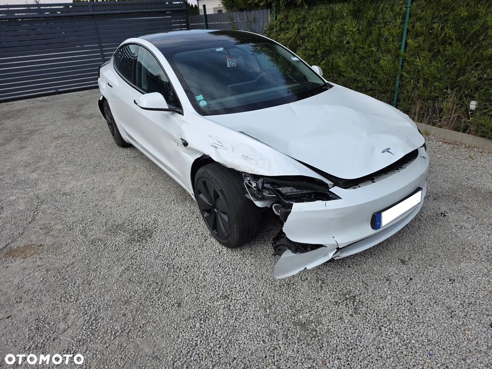 Tesla Model 3 - 4
