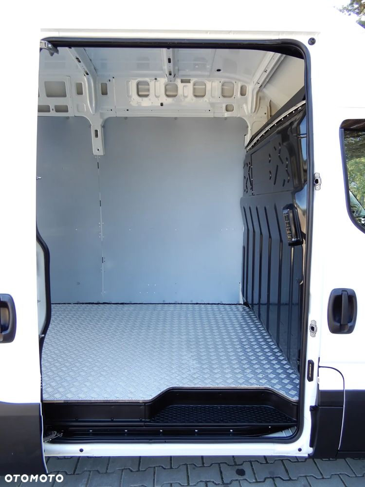 Iveco Daily 35S18 3.0 HPI 180 KM POWER Furgon Blaszak XXL 4.70 CM MAXI LONG Wysokość H3 2150 mm WZMACNIANE ZAWIESZENIE 1024 Kg Ładowność HAK 3500 Kg 50 Tys Km ASO Serwis Stan NOWY UNIKAT OKAZJA - 23