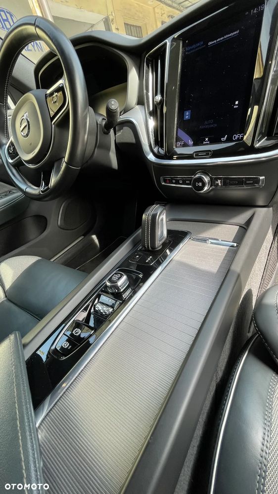 Volvo V60 B3 B R-Design - 12